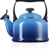 Le Creuset Wasserkessel Tradition In Azure 2 Le Creuset Wasserkessel Tradition In Azure -Leonardo Shop 40102022200000 00001
