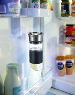 GEFU Karaffe CASCADA -Leonardo Shop GEFU 35270 Wasserkaraffe im Kuehlschrank 1 bearbeitet l