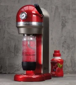 KitchenAid Sodastream ARTISAN In Liebesapfelrot -Leonardo Shop KA 2015 sodastream ok 05pc VK l 1
